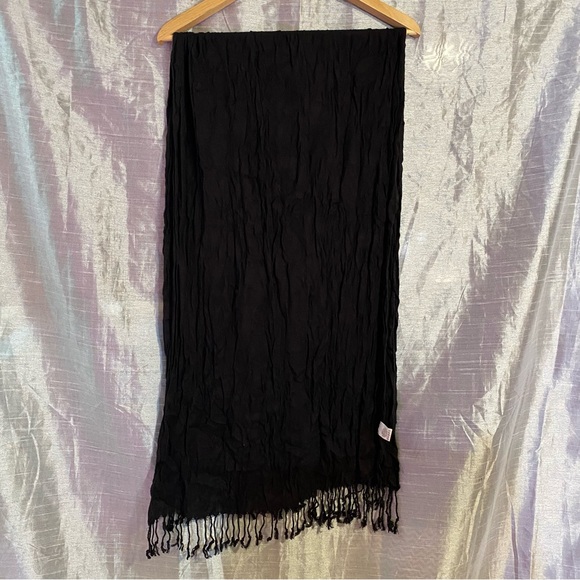 Viscose scarf, crinkly with fringe, 24”x72” soft and good for all occasions - Picture 2 of 4